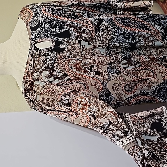 Stem Vine Plus Blouse - Picture 4 of 9